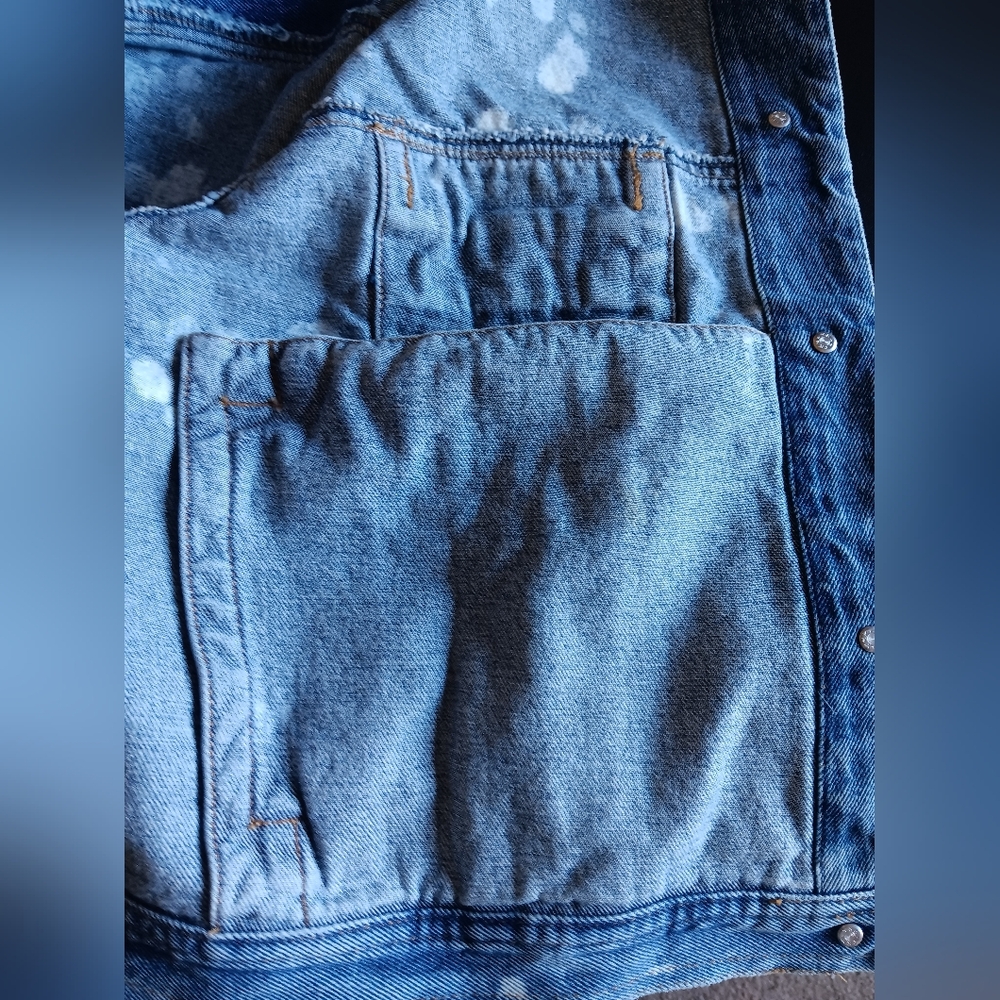 Eddie Bauer Blue White Acid Wash Jean Jacket NWT Urban Streetwear - Picture 4 of 5